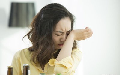 ​怎么才能哭出来（如何让自己快速哭出眼泪）